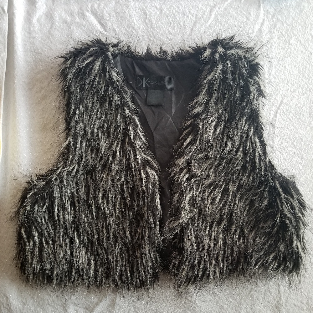 Kardashian Kollection fuzzy girls vest size Large